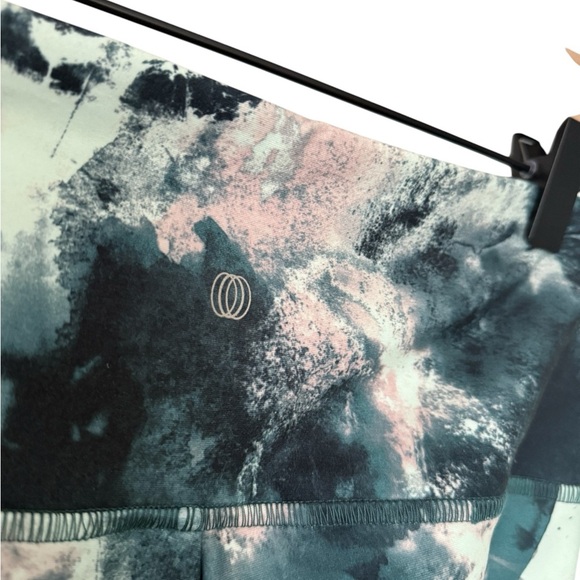 NWT Balance Collective Women’s Printed Leggings - Picture 2 of 8